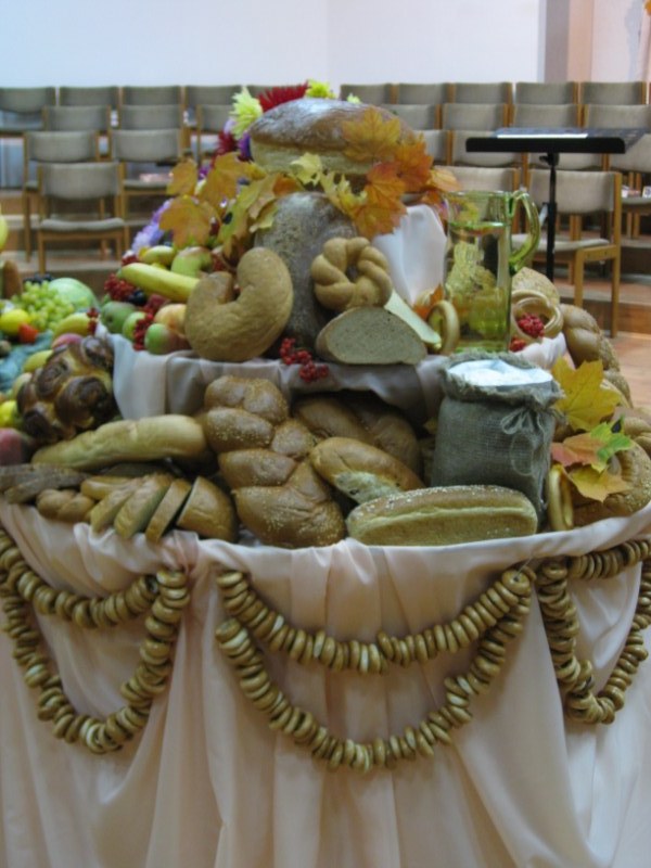 хлеб в жатввенном декоре